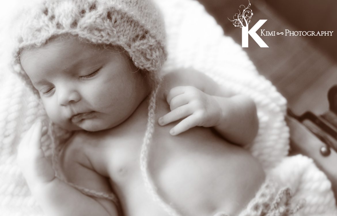 Portland Newborn Photographer: 2 weeks old baby girl