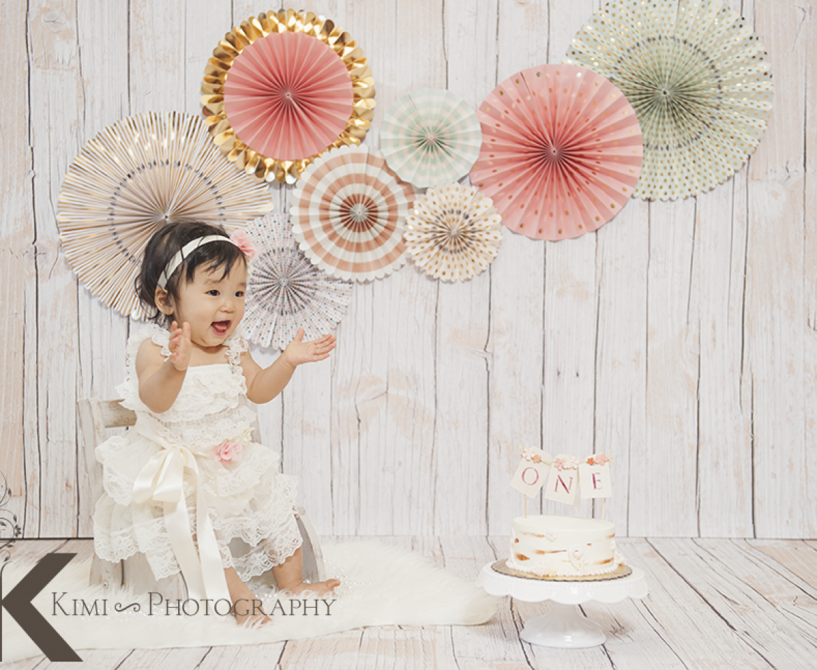 One year old birthday picture celebration!!