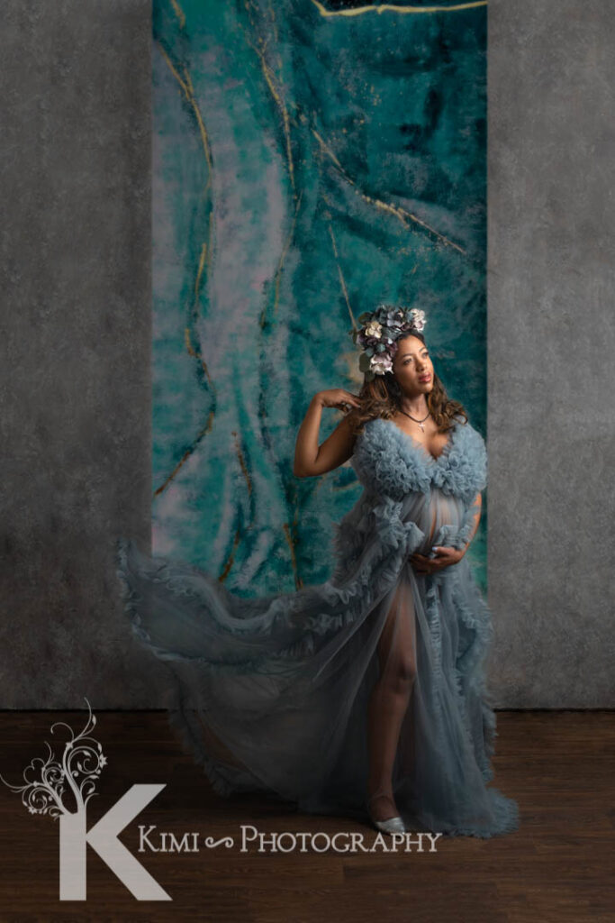 Kimi Photography is a Portland maternity and newborn photographer. Kimi Photography is specialized in fine art portrait photography.
