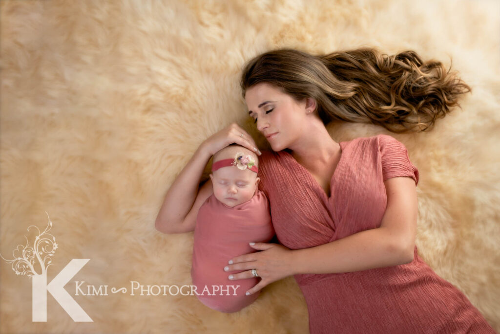 Kimi Photography is a Maternity & Newborn Photographer in Oregon. Here is my incredible journey with my clients from newborn to 1st birthday session.