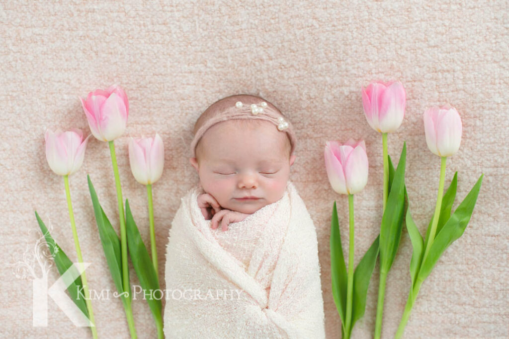 It is wonderful seeing the difference between newborn photo session to 1st birthday photo session with Kimi Photography Portland, Oregon.