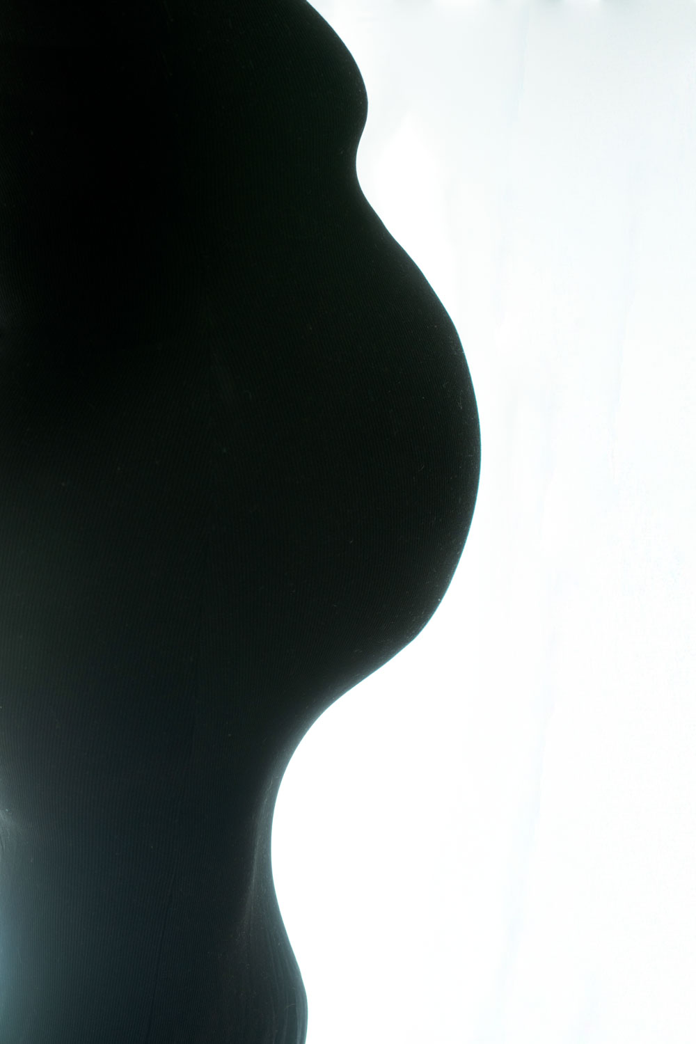 Kimi photography provides Portland in-studio maternity session in Portland Oregon.